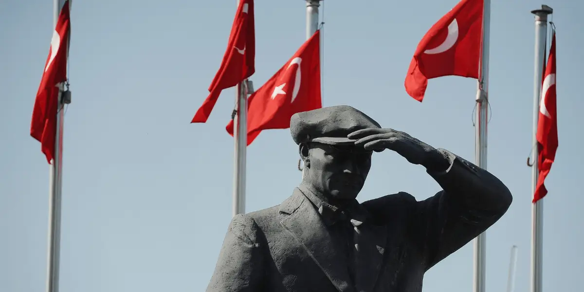 Atatürk Aleyhine İşlenen Suçlar ve Cezaları Nelerdir? | Mükyen Hukuk