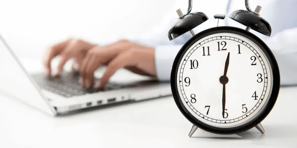 Çalışma Saatleri ile İlgili Hukuki Düzenlemeler Nelerdir? | Mükyen Hukuk